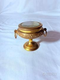 Alzatina scrigno Art Nouveau in ottone del 1920