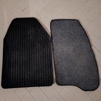 Due tappetini auto lato passeggero