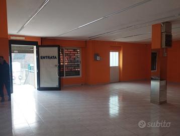 Locale ad uso commerciale