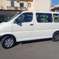 Toyota Hiace 9 posti