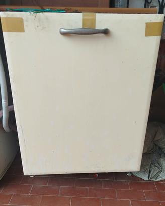 lavastoviglie in buone condizioni 