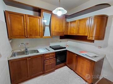 CUCINA AD ANGOLO PARI AL NUOVO + ELETTRODOMESTICI