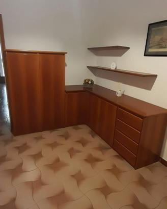 Mobile in legno massiccio
