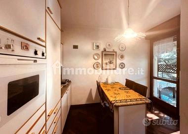 cucina, armadio 6 ante e divano letto