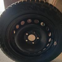 Pneumatici da neve con cerchi 