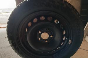 Pneumatici da neve con cerchi 