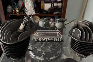 Vari pezzi e componenti vespa