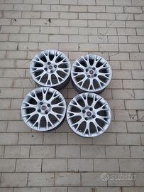 N.4 CERCHI IN LEGA FIAT GRANDE PUNTO R.15”