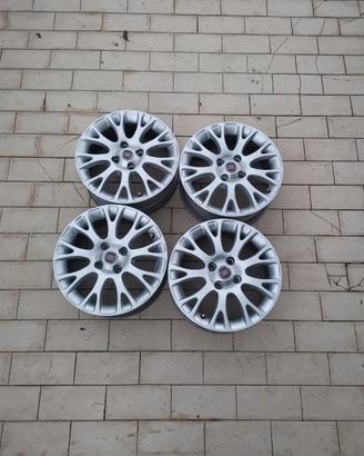 N.4 CERCHI IN LEGA FIAT GRANDE PUNTO R.15”