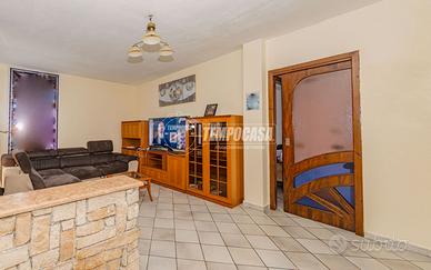 TRILOCALE AL PRIMO PIANO CON CANTINA E BOX