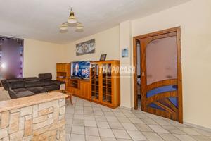 TRILOCALE AL PRIMO PIANO CON CANTINA E BOX