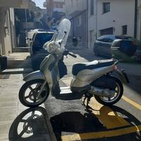 Aprilia Scarabeo 125: L’estate sta arrivando!