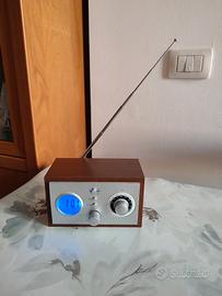 Radio sveglia con antenna espandibile e orologio 