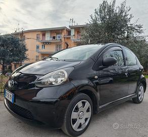 Toyota Aygo benzina nera 5 porte