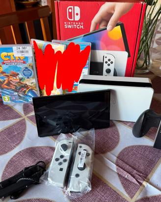 Nintendo switch+custodia rigida+gioco crash