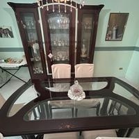 Cristalliera e tavolo in mogano