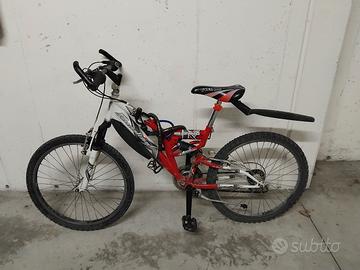 bicicletta mountain bike