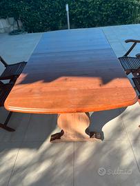 Tavolo in legno con 4 sedie