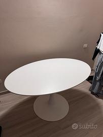 Tavolo ovale tulip similare
