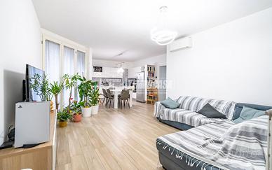 TRILOCALE CON BOX E GIARDINO