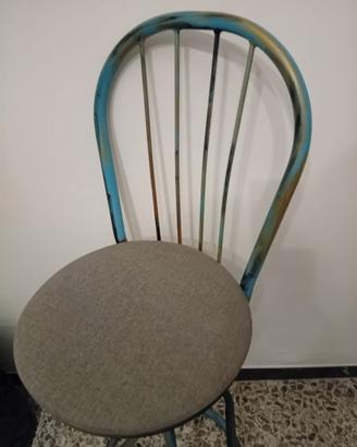 Sgabello vintage con schienale e pediera