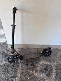Monopattino ragazzo