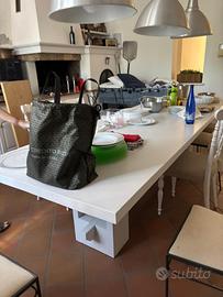Tavolo in legno massiccio bianco