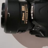 Nikon D5100 con obiettivo nikon 18-105