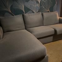 Divano tre posti con chaise longue