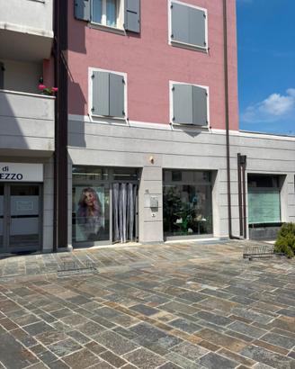 Annuncio di un negozio a Cavezzo libero