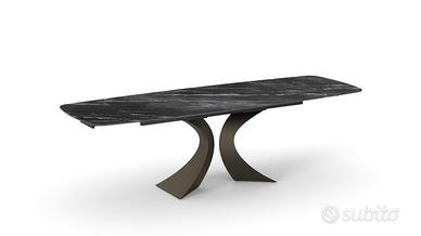 Nuovo tavolo allungabile in ceramica di design