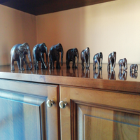 9 elefantini di legno usati ma ben conservati
