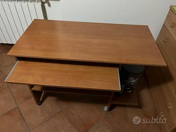 Carrello a rotelle porta tv