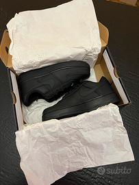 Nike Airforce 1 low retro PRM nere