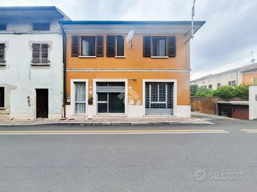 NEGOZIO A PAVONE DEL MELLA