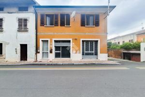 NEGOZIO A PAVONE DEL MELLA