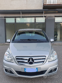 Autovettura Mercedes B 180