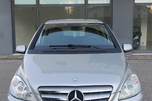Autovettura Mercedes B 180
