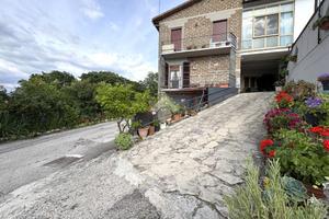 CASA SEMINDIPENDENTE A NARNI