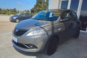 Lancia Ypsilon 1.0 firefly hybrid Silver s&s 70cv
