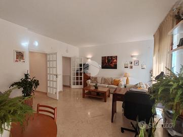 4 LOCALI A NAPOLI