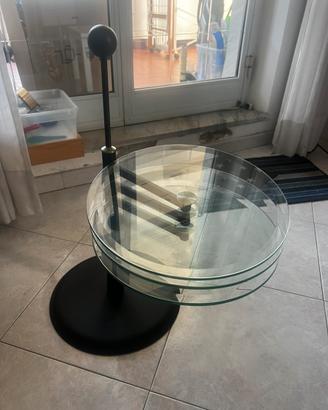 tavolino in metallo nero e ripiani in cristallo