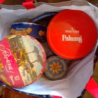 Scatole di latta vecchie n 5.piu di 100 miste.