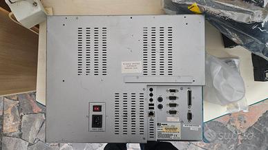 Panel PC Axiomtek P1170-CY con I/O industriali