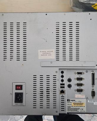 Panel PC Axiomtek P1170-CY con I/O industriali