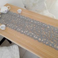 Runner tavola feltro traforato grigio chiaro