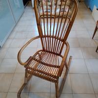 vecchia sedia a dondolo in legno