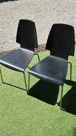 due sedie Ikea nere