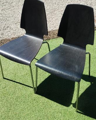 due sedie Ikea nere