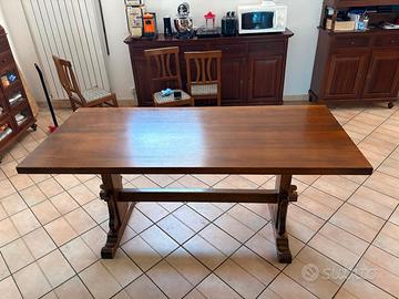 Tavolo rustico "a fratino" in legno massello noce 